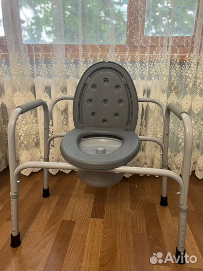 Кресло стул с санитарным оснащением