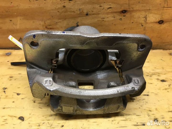 Суппорт передний левый Toyota Nadia ACN10H 1azfse