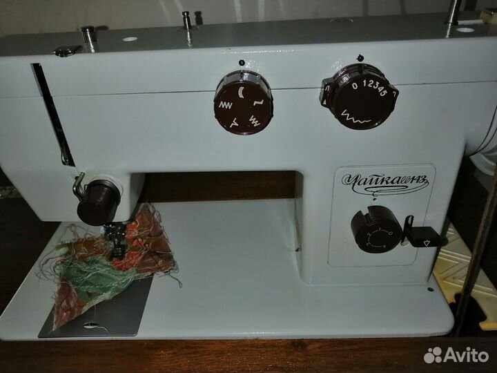 Швейная машинка чайка 143
