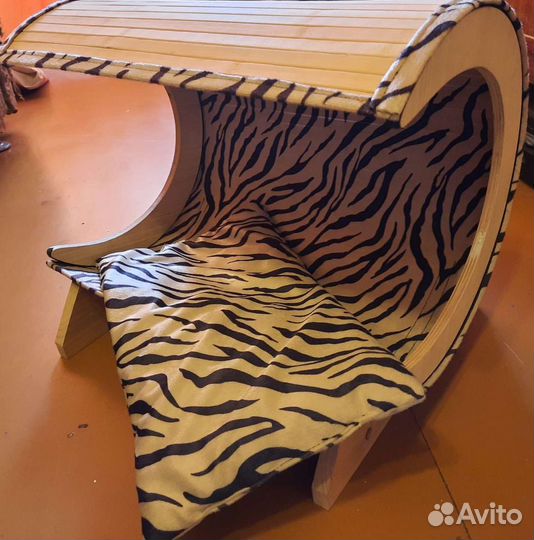 Лежанка для кошек новая