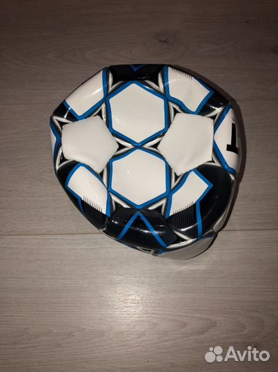 Футбольный мяч