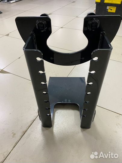Кронштейн запасного колеса полуприцепа