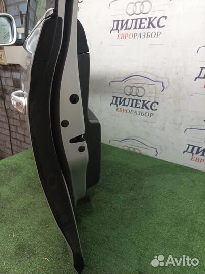 Кронштейн ручки VW Jetta 2005-2011