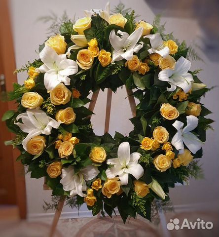 Ритуальный Венок из живых цветов