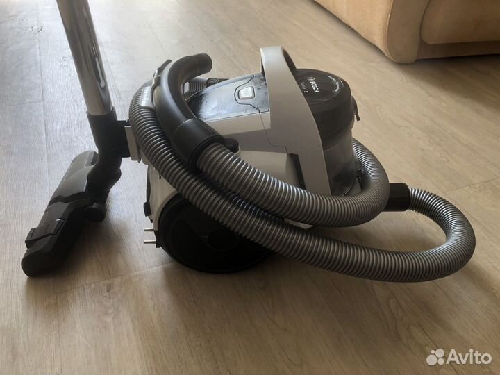 Пылесос камерный Bosch BGS05A225 белый