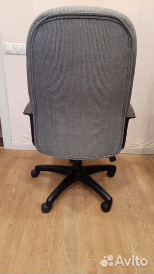 Компьютерное кресло большое