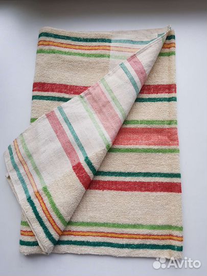 Полотенца махровые новые, скатерть новая