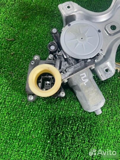 Стеклоподъемник электр. передний левый Toyota Aven