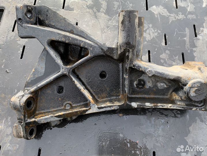 Кронштейн усилителя переднего бампера левый Scania