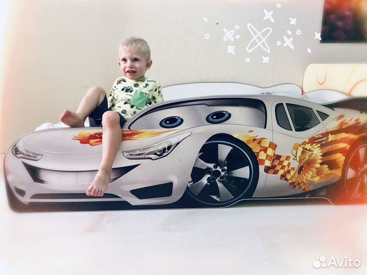 Детская кровать машина