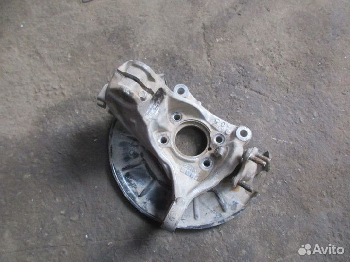 Кулак поворотный передний левый VW Passat B6 2005