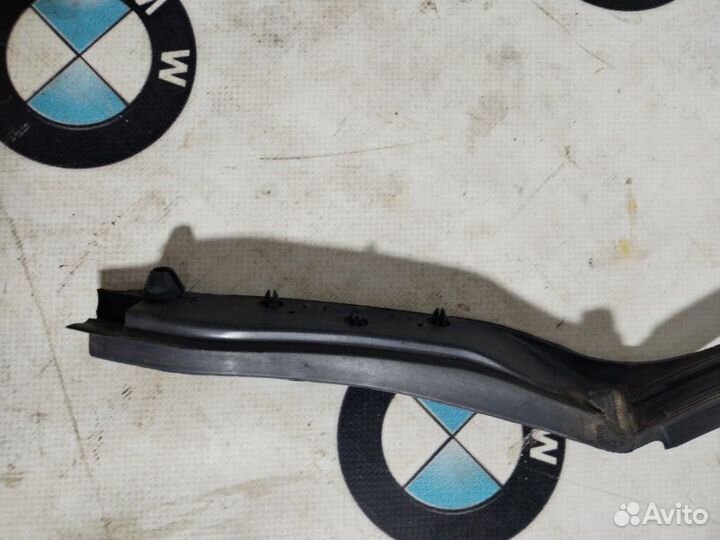 Уплотнитель стекла двери задний левый Bmw 525I E61