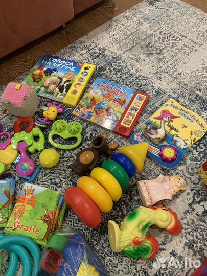 Развивающие игрушки для малыша пакетом