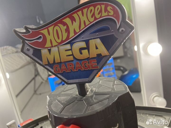 Hot wheels mega garage