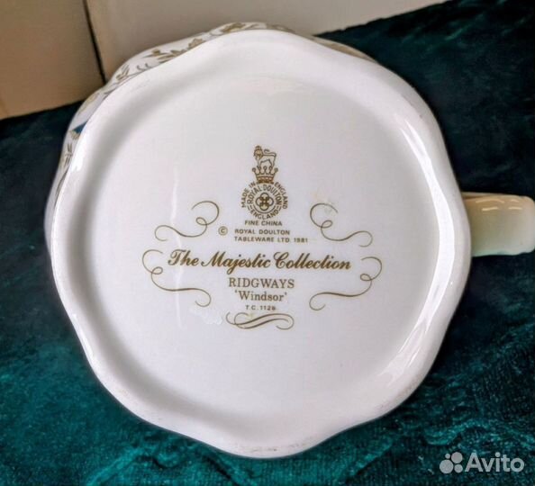 Роскошный коллекционный молочник Royal Doulton 198