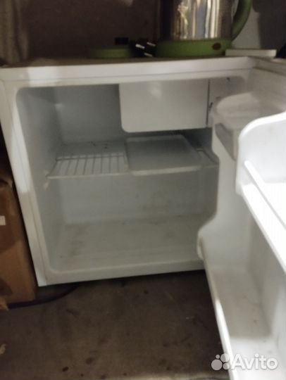 Холодильник маленький с морозилкой