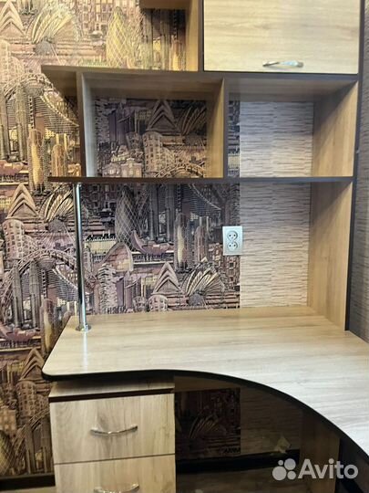 Письменный стол для школьника угловой бу