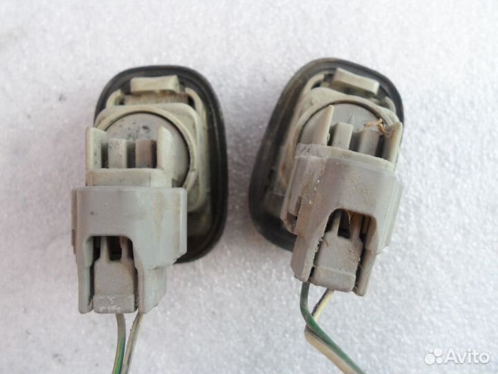 Поворотник на крыло Toyota