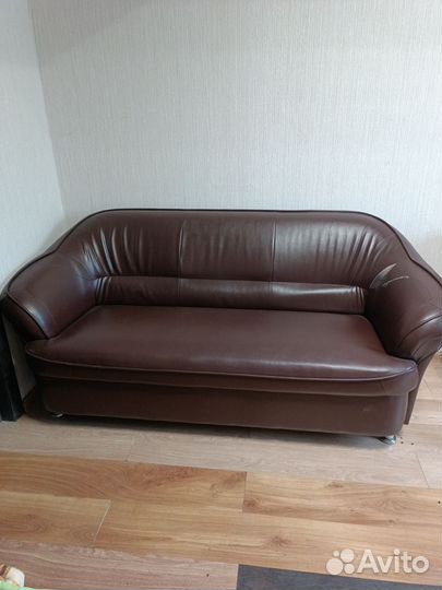 Офисный кожаный диван бу