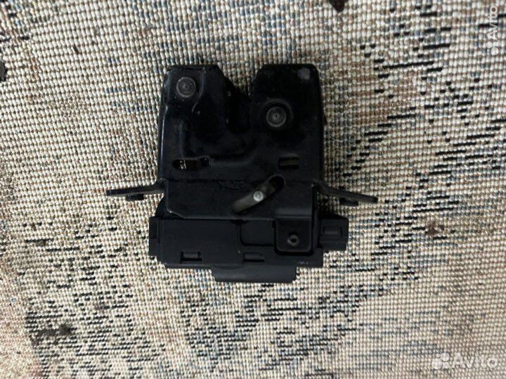 Замок крышки багажника Nissan Qashqai J10