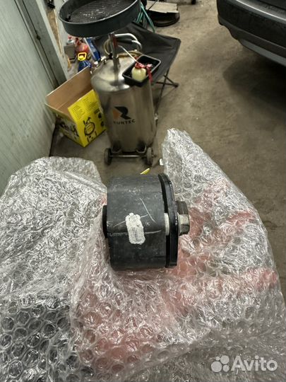 Задняя подушка двигателя Mazda 3 оригинал б/у