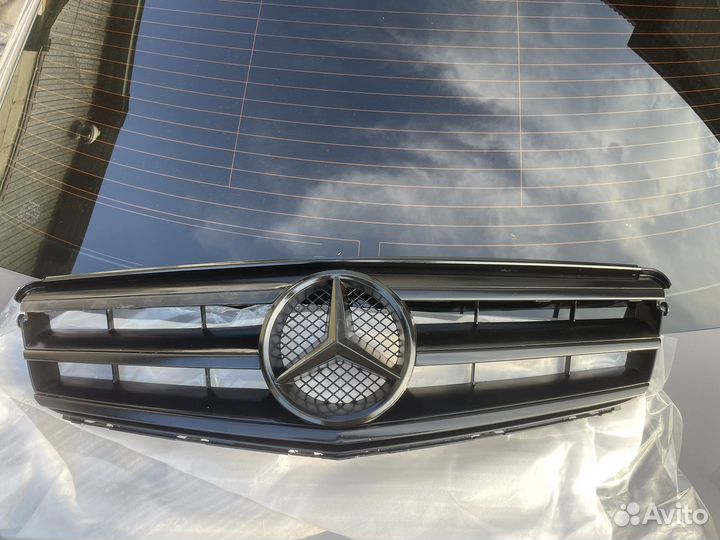 Решетка радиатора Mercedes w204