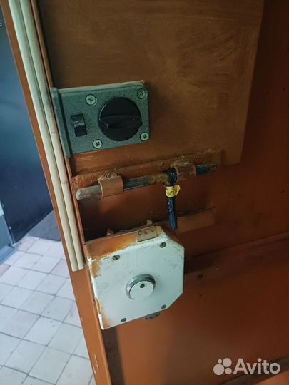 Дверь входная металлическая