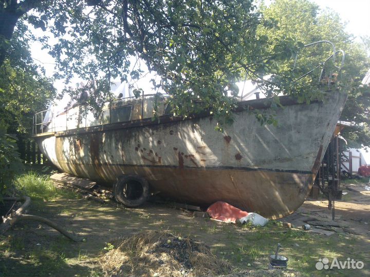 Корпус катера с каютой