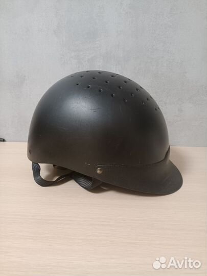 Бриджи,перчатки,щётки и ботинки для конного спорта