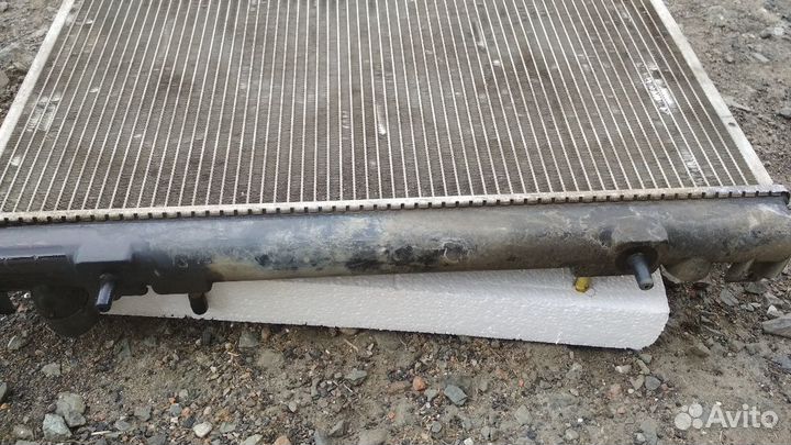 Радиатор на Mitsubishi Delica L400