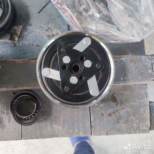 Компрессор кондиционера Nissan terrano 2015