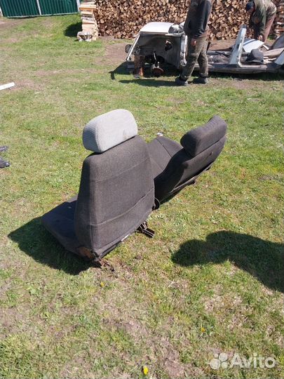 Передние сиденья