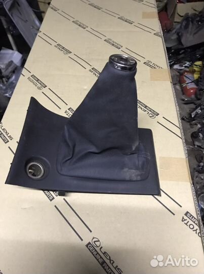 Консоль Toyota Corolla E120 2001-2007