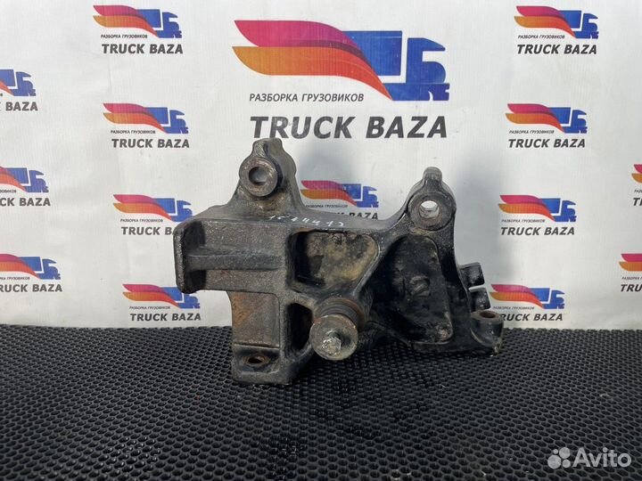 1514912 Кронштейн бампера правый