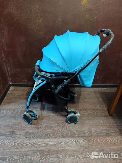 Прогулочная коляска трость