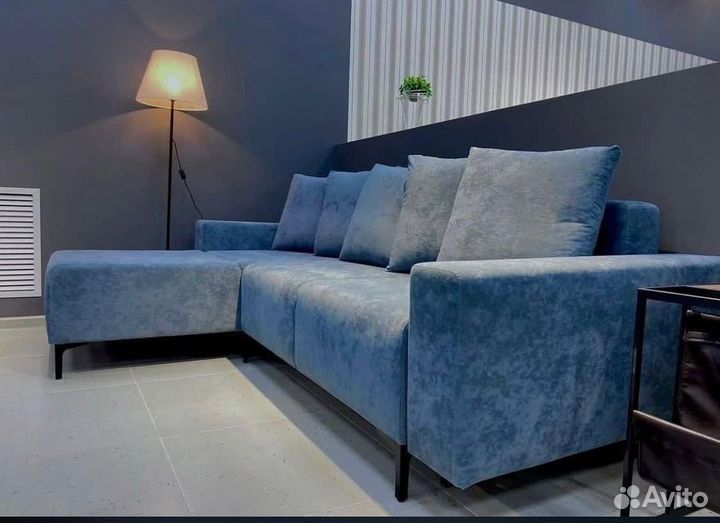 Диван угловой на ножках