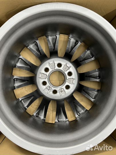 Новые.Оригинал.Toyota Land Cruiser 300