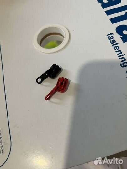 Ykk бегунок с язычком для молнии красный черный