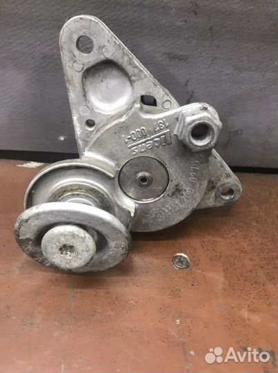 Натяжитель ручейкового ремня mercedes w221 m275