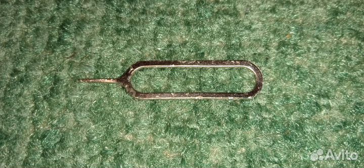 Скрепка для извлечения SIM-карты смартфона