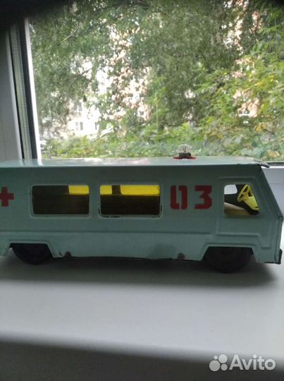 Игрушки СССР Жестяные автомобили70-80г