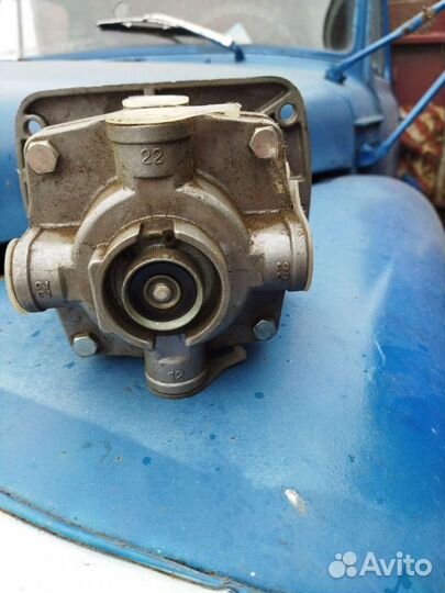 Главный тормозной кран камаз