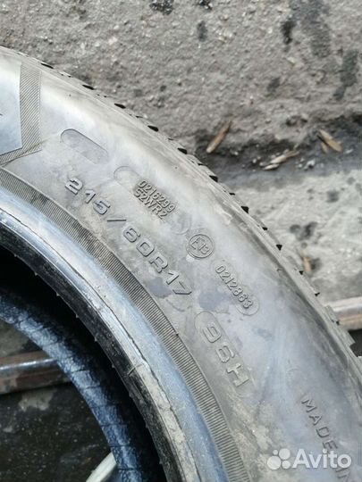 Goodyear UltraGrip 8 Performance 215/60 R17