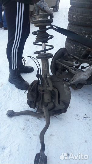 BMW Е60 520D Кулак поворотный правый