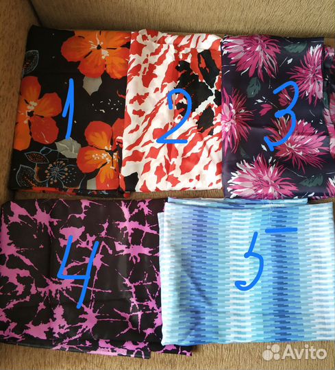 Отрез тканей разных расцветок