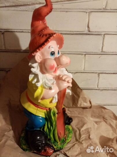 Гном с лопатой