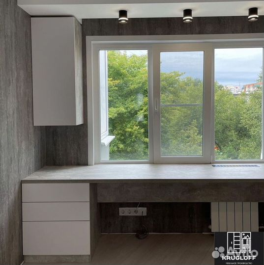 Рабочая зона со шкафом