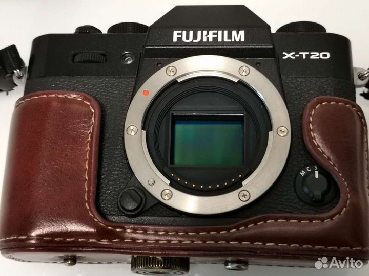 Фотоаппарат Fujifilm X-T20 (body) с чехлом