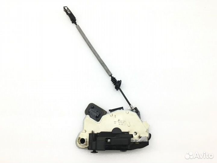 Замок двери передний правый Volkswagen Polo седан