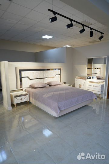 Спальный гарнитур